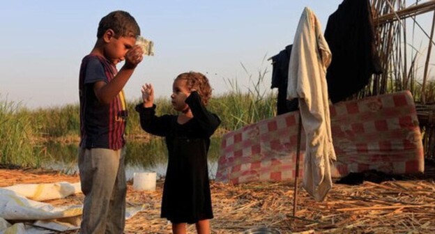 Children playing in the Chebayesh bog, Dhi Qar province, Iraq. Photo: REUTERS / Thayer al-Sudani Children playing in the Chebayesh bog, Dhi Qar province, Iraq. Photo: REUTERS / Thayer al-Sudani