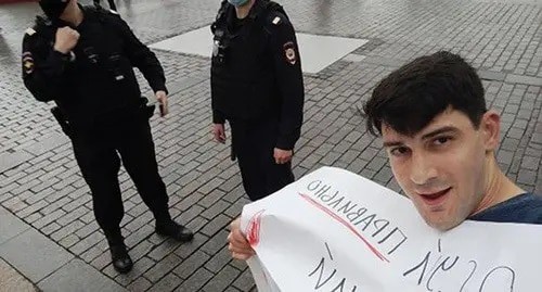 David Abgaryan. Photo courtesy of David Abgaryan, https://ovdinfo.org/express-news/2021/09/10/na-manezhnoy-ploshchadi-zaderzhali-piketchika-s-plakatom-golosuy-pravilno?page=8" title= David Abgaryan. Photo courtesy of David Abgaryan, https://ovdinfo.org/express-news/2021/09/10/na-manezhnoy-ploshchadi-zaderzhali-piketchika-s-plakatom-golosuy-pravilno?page=8" title=