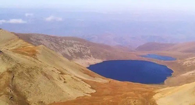 Black Lake at Azerbaijan-Armenia border. Photo: Albero https://ru.wikipedia.org/ Black Lake at Azerbaijan-Armenia border. Photo: Albero https://ru.wikipedia.org/