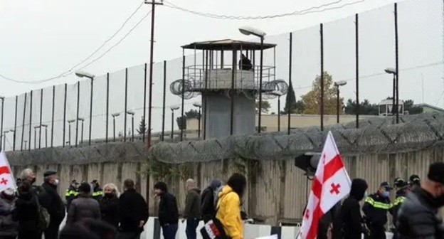 Supporters of Mikhail Saakashvili during a rally near the prison. Photo by Inna Kukudzhanova for the Caucasian Knot Supporters of Mikhail Saakashvili during a rally near the prison. Photo by Inna Kukudzhanova for the Caucasian Knot