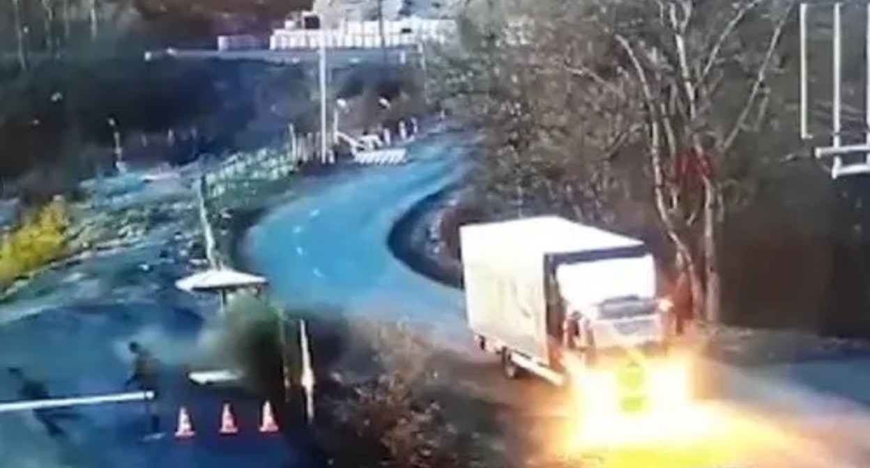 The moment of the explosion at the checkpoint near Shushi. Screenshot of a video posted by the Artsakh Daily Telegram channel, https://t.me/Artsakh_Daily/523?fbclid=IwAR2OXtKojqv0OZGsttkJlqhwJdCyftcpvvUore46U3XuK_M9OMZk44VnLO8 The moment of the explosion at the checkpoint near Shushi. Screenshot of a video posted by the Artsakh Daily Telegram channel, https://t.me/Artsakh_Daily/523?fbclid=IwAR2OXtKojqv0OZGsttkJlqhwJdCyftcpvvUore46U3XuK_M9OMZk44VnLO8