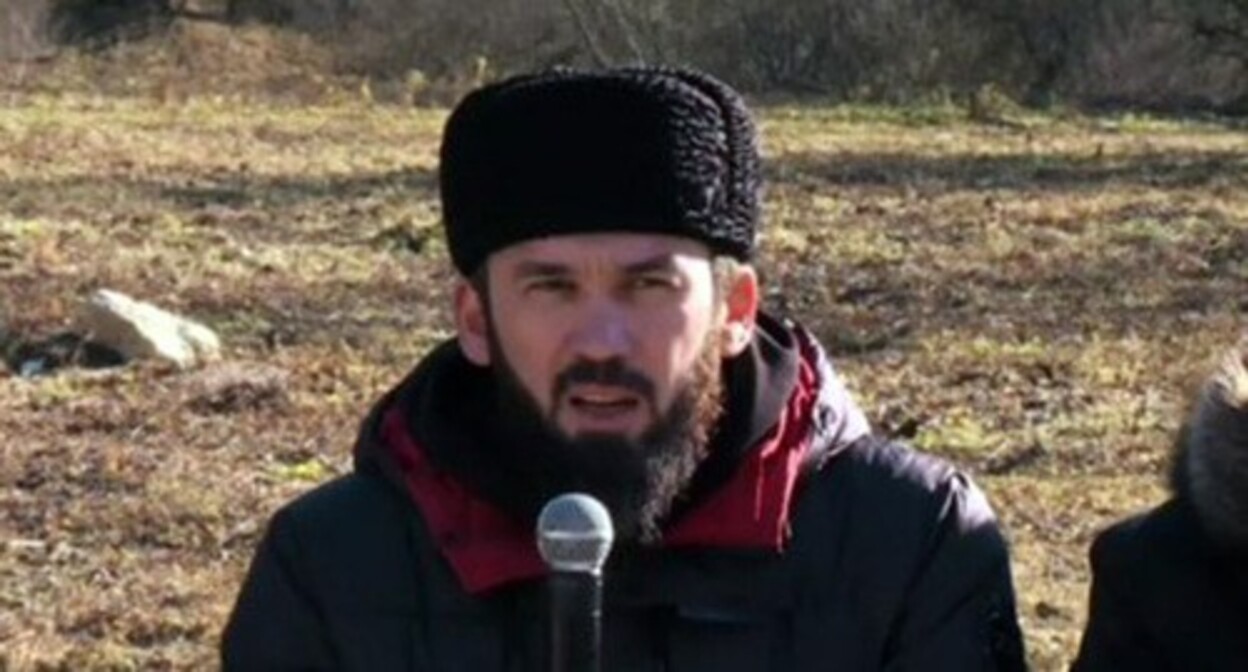Magomed Daudov at the Fortanga river bank. Screenshot: https://www.instagram.com/p/CWjXYcVKsdm/ Magomed Daudov at the Fortanga river bank. Screenshot: https://www.instagram.com/p/CWjXYcVKsdm/