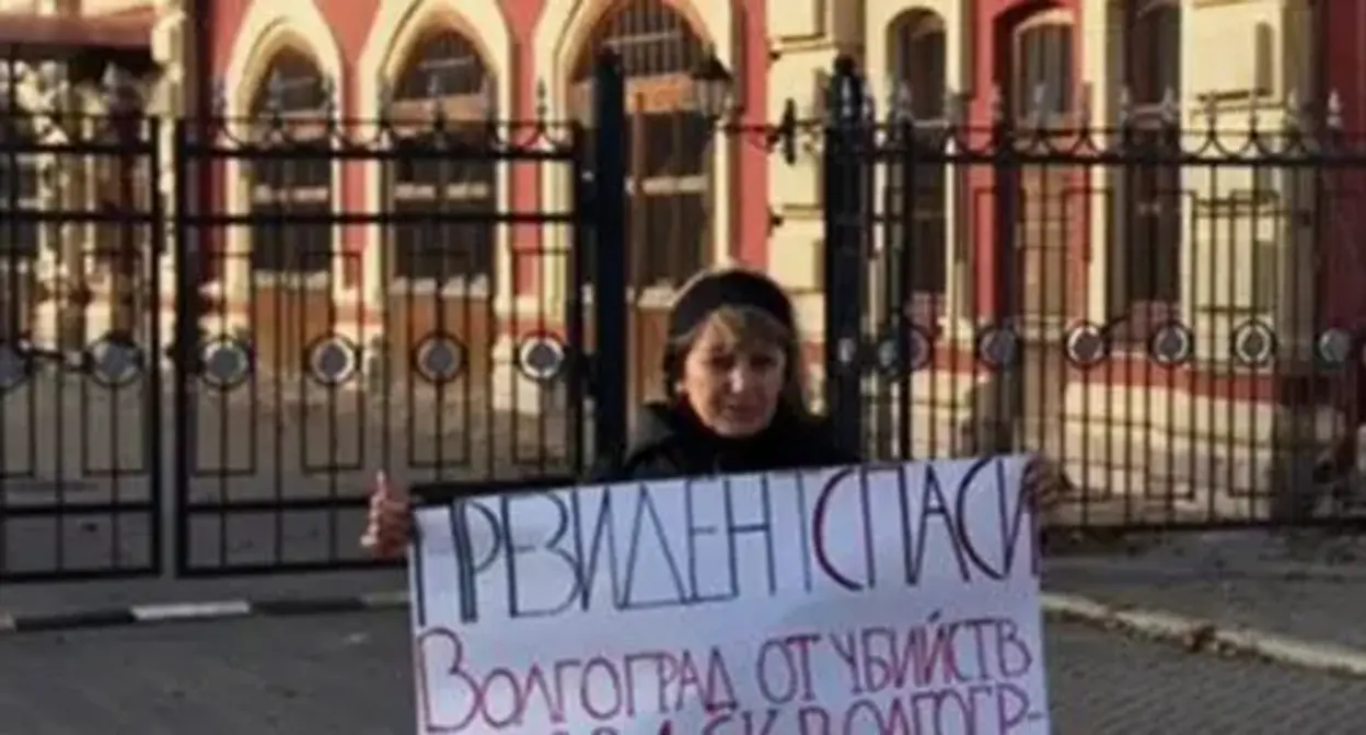 Roza Razumova holds a solo picket. Photo by Olga Cherkasova for the Caucasian Knot Roza Razumova holds a solo picket. Photo by Olga Cherkasova for the Caucasian Knot