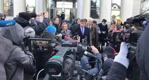 Lawyers and advocate left the building of the Moscow City Court after the court hearing. Screenshot: https://twitter.com/hrc_memorial/status/1463064411669684227/photo/1 Lawyers and advocate left the building of the Moscow City Court after the court hearing. Screenshot: https://twitter.com/hrc_memorial/status/1463064411669684227/photo/1