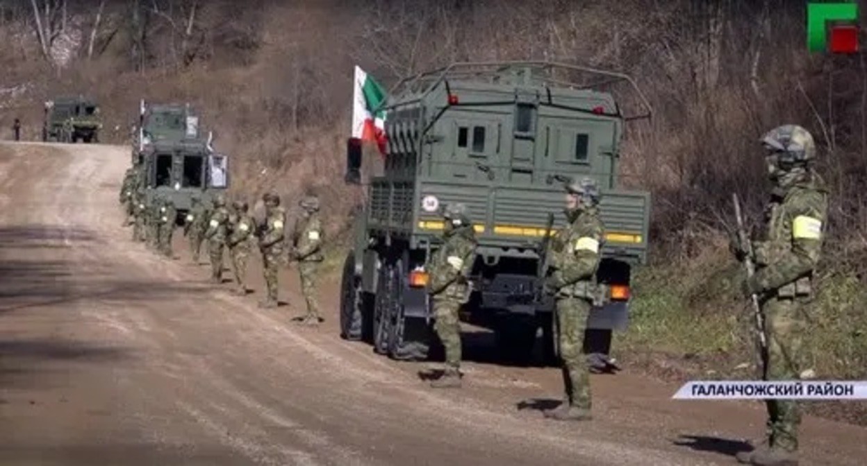 Chechen law enforcers at the border with Ingushetia. Screenshot: https://www.youtube.com/watch?v=zBZF7pB7kwM Chechen law enforcers at the border with Ingushetia. Screenshot: https://www.youtube.com/watch?v=zBZF7pB7kwM