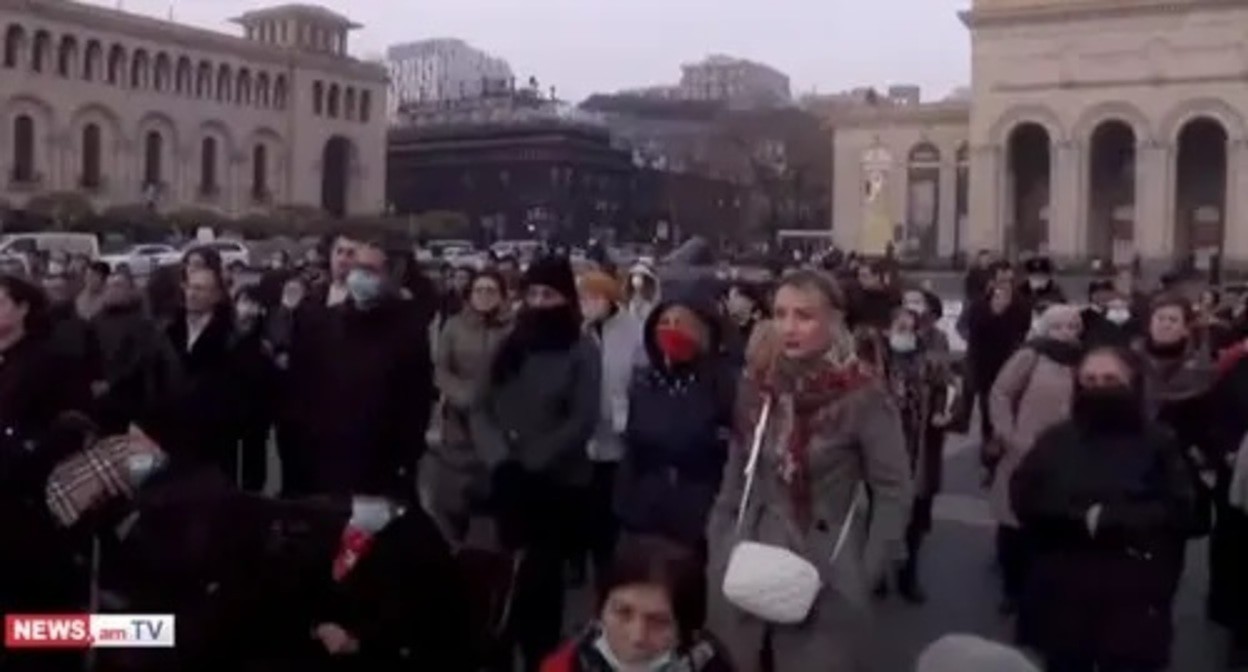 Participants of a protest action organized by the Armenian opposition in Yerevan, November 27, 2021. Screeenshot: https://www.youtube.com/watch?v=xY1RIobTeFk Participants of a protest action organized by the Armenian opposition in Yerevan, November 27, 2021. Screeenshot: https://www.youtube.com/watch?v=xY1RIobTeFk