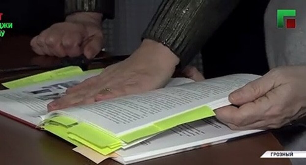 A textbook about Akhmat Kadyrov. Screenshot of the video by the “Grozny” TV Channel https://www.instagram.com/p/CWwH016oCSs/ A textbook about Akhmat Kadyrov. Screenshot of the video by the “Grozny” TV Channel https://www.instagram.com/p/CWwH016oCSs/