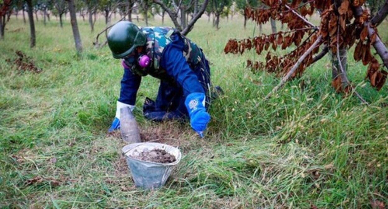 Demining. Photo by Aziz Karimov for the "Caucasian Knot" Demining. Photo by Aziz Karimov for the "Caucasian Knot"