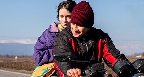 Frame from the film "Unclenching the Fists". Screenshot: https://kino.mail.ru/cinema/movies/923903_razzhimaya_kulaki/#trailer Frame from the film "Unclenching the Fists". Screenshot: https://kino.mail.ru/cinema/movies/923903_razzhimaya_kulaki/#trailer