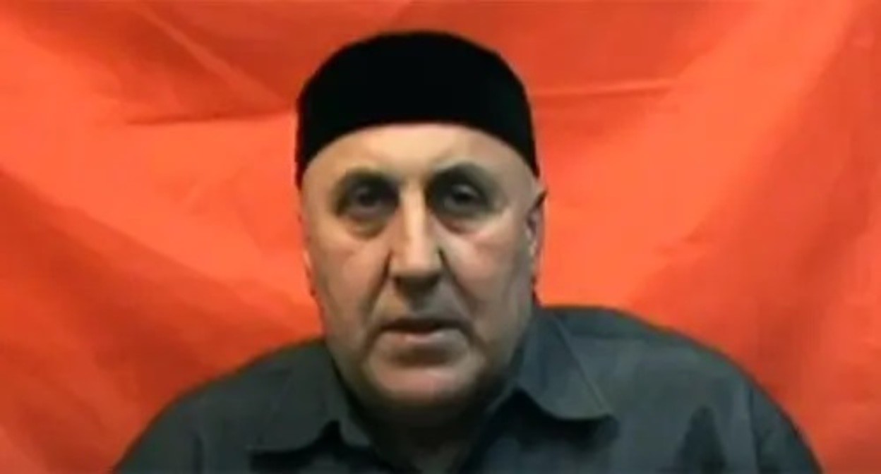The man doesn't give his name in the video, but explains that he is the elder of the Chechen community in Norilsk. Screenshot: https://www.youtube.com/watch?v=GWrOCvri-vM The man doesn't give his name in the video, but explains that he is the elder of the Chechen community in Norilsk. Screenshot: https://www.youtube.com/watch?v=GWrOCvri-vM