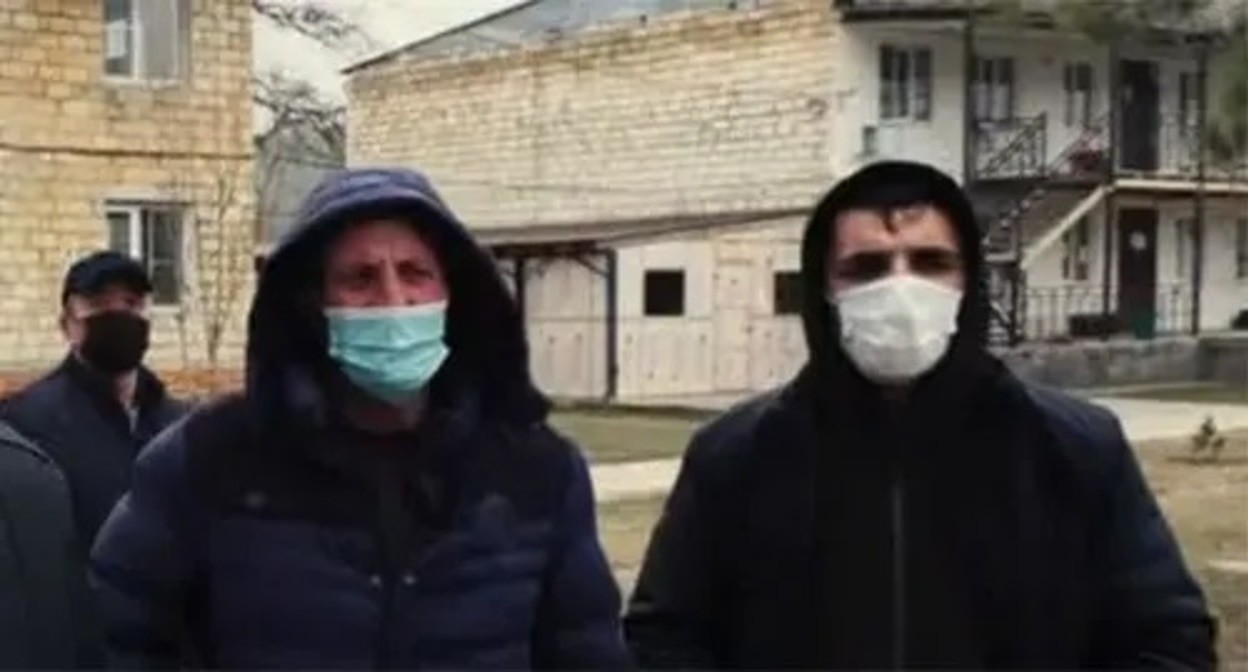 Azerbaijani citizens accommodated in the "Ogonyok" camp. Screenshot of the video posted by the Caucasian Knot: https://www.youtube.com/watch?v=wt3jPs02pBI Azerbaijani citizens accommodated in the "Ogonyok" camp. Screenshot of the video posted by the Caucasian Knot: https://www.youtube.com/watch?v=wt3jPs02pBI