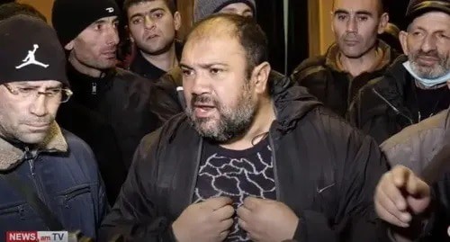 Protesters in Yerevan, Screenshot: https://www.youtube.com/watch?v=Zj11q_HHEMc&t=2s Protesters in Yerevan, Screenshot: https://www.youtube.com/watch?v=Zj11q_HHEMc&t=2s