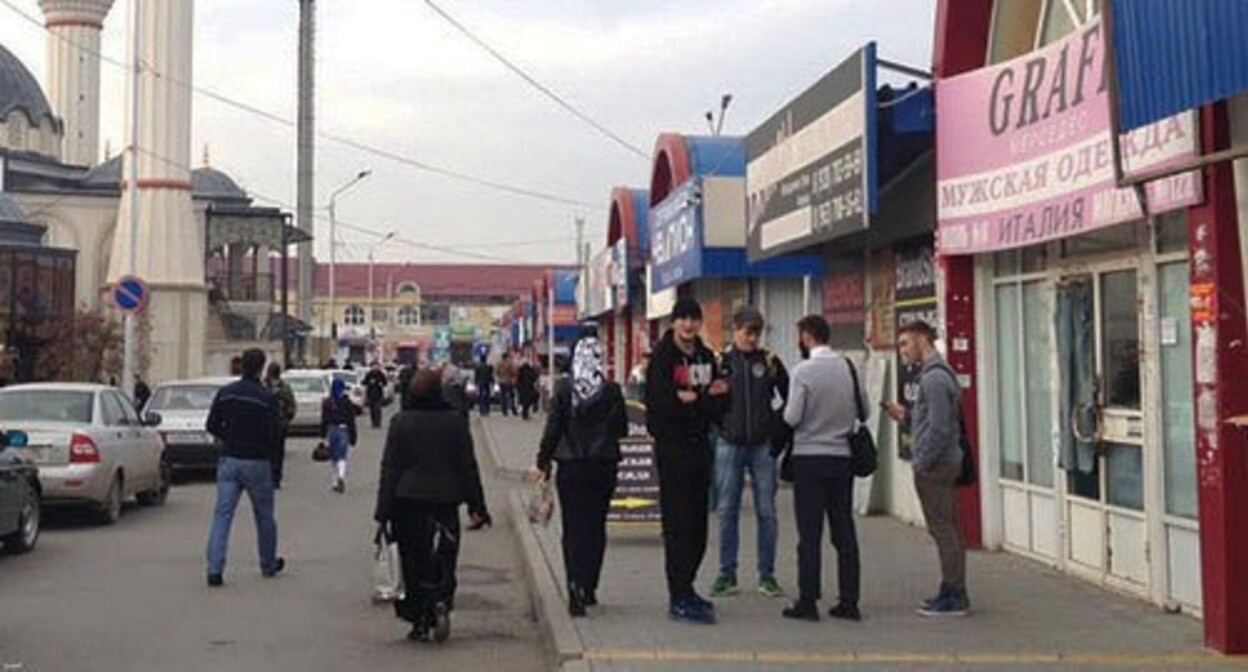At the “Berkat” market. Grozny. March 24, 2015. Photo by Akhmed Aldebirov for the "Caucasian Knot" At the “Berkat” market. Grozny. March 24, 2015. Photo by Akhmed Aldebirov for the "Caucasian Knot"