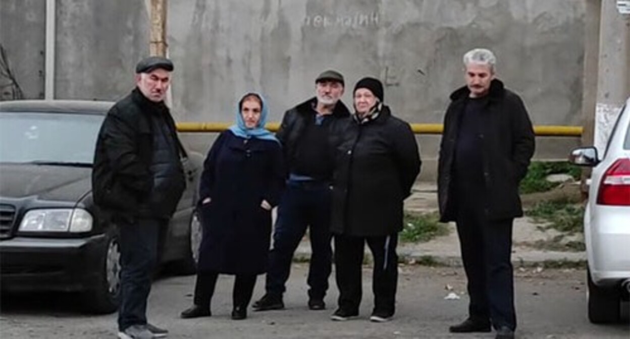 Salekh Rustamov's relatives joined the hunger strike. Screenshot of the video by Turan İnformasiya Agentliyi https://www.youtube.com/watch?v=OjddH_gVLew Salekh Rustamov's relatives joined the hunger strike. Screenshot of the video by Turan İnformasiya Agentliyi https://www.youtube.com/watch?v=OjddH_gVLew