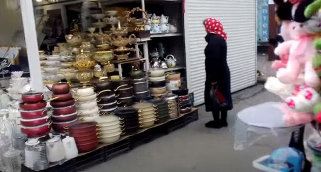 The Grozny market “Berkat”. Screenshot of the video by ЖЕНЩИНА С ПРЕТЕНЗИЕЙ https://www.youtube.com/watch?v=zuixOP9FT08&t=2s The Grozny market “Berkat”. Screenshot of the video by ЖЕНЩИНА С ПРЕТЕНЗИЕЙ https://www.youtube.com/watch?v=zuixOP9FT08&t=2s