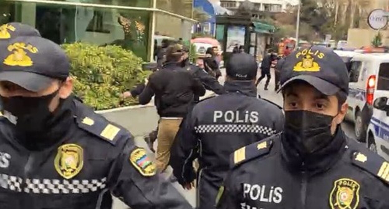 The police detains participants of a protest action in support of Salekh Rustamov. Screenshot of the video by MEDIAN TV https://www.facebook.com/MeydanTelevision/videos/5146199622076914 The police detains participants of a protest action in support of Salekh Rustamov. Screenshot of the video by MEDIAN TV https://www.facebook.com/MeydanTelevision/videos/5146199622076914