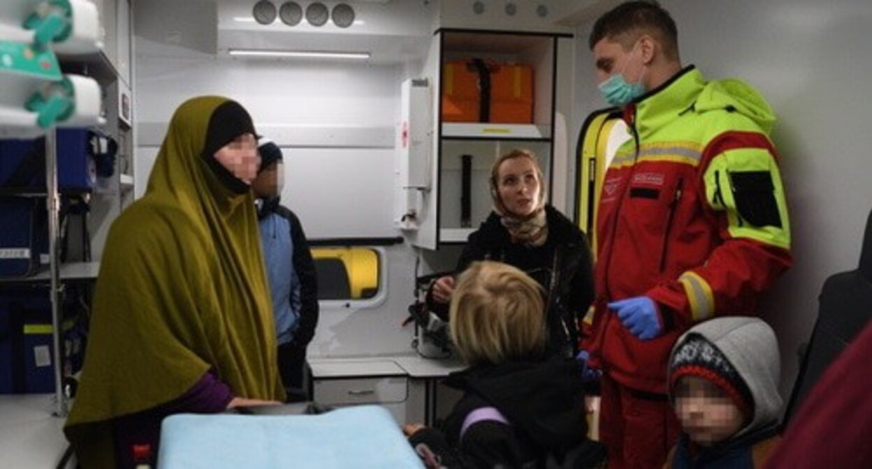 Children evacuated from Syria, Maria Lvova-Belova, the plenipotentiary for children's rights under the Russian President, and a health worker. Photo by the press service of the Russian children's Ombudsperson Children evacuated from Syria, Maria Lvova-Belova, the plenipotentiary for children's rights under the Russian President, and a health worker. Photo by the press service of the Russian children's Ombudsperson