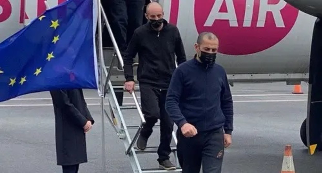 Prisoners of war returned to Armenia. Photo: https://twitter.com/ToivoKlaar/status/1472471675207917568 Prisoners of war returned to Armenia. Photo: https://twitter.com/ToivoKlaar/status/1472471675207917568