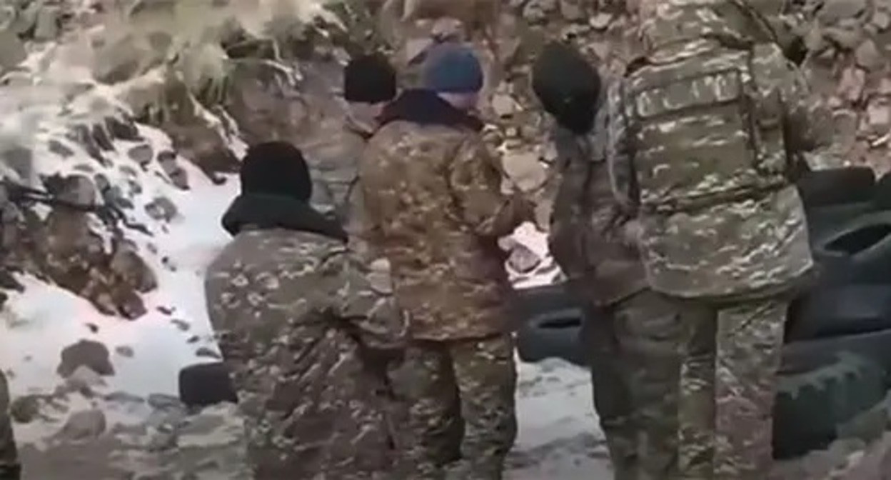 Captured Azerbaijani soldiers. Screenshot: https://www.youtube.com/watch?v=2CVSoBw8LWU Captured Azerbaijani soldiers. Screenshot: https://www.youtube.com/watch?v=2CVSoBw8LWU