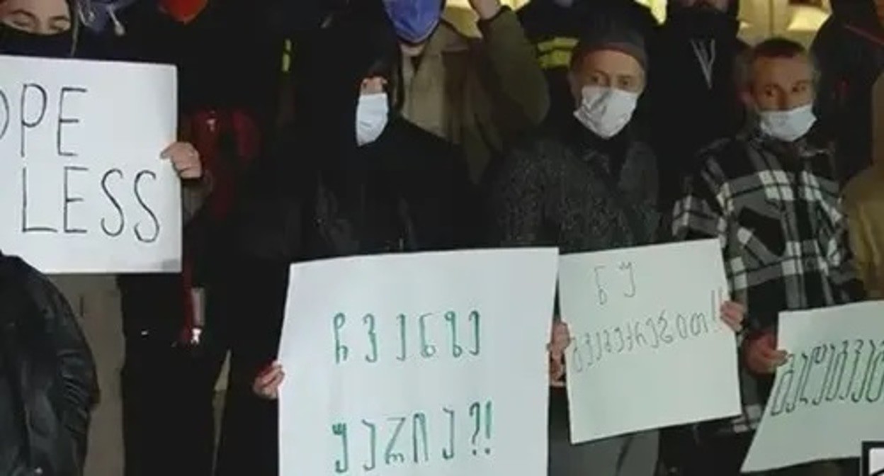 Protesters in Tbilisi. Screenshot: https://rustavi2.ge/ka/news/217854 Protesters in Tbilisi. Screenshot: https://rustavi2.ge/ka/news/217854