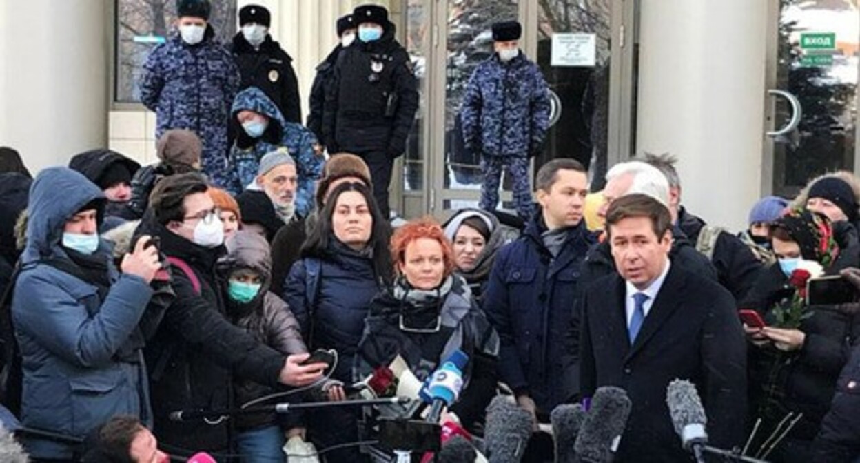 Ilya Novikov, advocate of the HRC "Memorial", gives an interview to journalists at the building of the Moscow City Court after the court session. Moscow, December 29, 2021. Photo by the press service of the HRC "Memorial" https://memohrc.org Ilya Novikov, advocate of the HRC "Memorial", gives an interview to journalists at the building of the Moscow City Court after the court session. Moscow, December 29, 2021. Photo by the press service of the HRC "Memorial" https://memohrc.org
