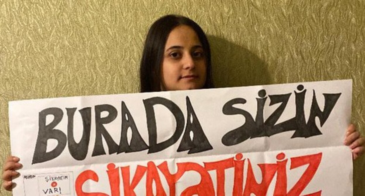 Nargiz Absalamova with a poster saying, "Your complaint could be here." Photo by Kyamal Ali for the "Caucasian Knot" Nargiz Absalamova with a poster saying, "Your complaint could be here." Photo by Kyamal Ali for the "Caucasian Knot"
