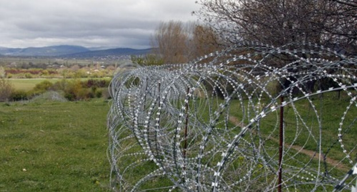 The borderline between Georgia and South Ossetia. Photo https://ru.wikipedia.org/wiki/Государственная_граница_Южной_Осетии The borderline between Georgia and South Ossetia. Photo https://ru.wikipedia.org/wiki/Государственная_граница_Южной_Осетии