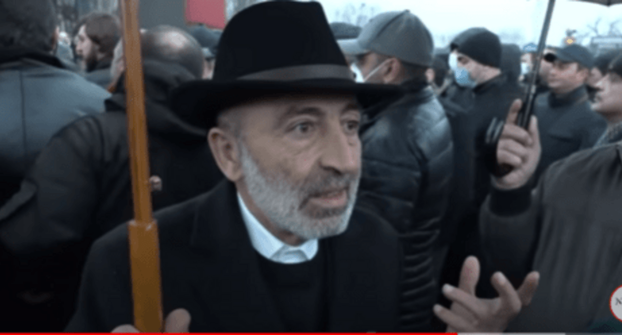 Ashot Minasyan. Screenshot of the video https://www.youtube.com/watch?v=MoKioBTSibc Ashot Minasyan. Screenshot of the video https://www.youtube.com/watch?v=MoKioBTSibc