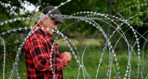 Border between Georgia and South Ossetia. Photo: Jelger Groeneveld https://commons.wikimedia.org/wiki/Category:South_Ossetia?uselang=ru#/media/File:Georgian_farmer_at_Khurvaleti_victim_of_borderization_by_Russian_and_South_Ossetian_troops.jpg Border between Georgia and South Ossetia. Photo: Jelger Groeneveld https://commons.wikimedia.org/wiki/Category:South_Ossetia?uselang=ru#/media/File:Georgian_farmer_at_Khurvaleti_victim_of_borderization_by_Russian_and_South_Ossetian_troops.jpg