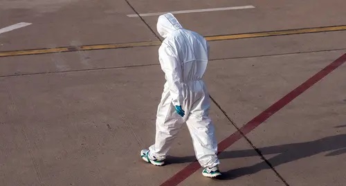 Medical worker in a protective suit. Photo: https://pixabay.com/ru/photos/человек-подходить-медицинский-5441453/ Medical worker in a protective suit. Photo: https://pixabay.com/ru/photos/человек-подходить-медицинский-5441453/