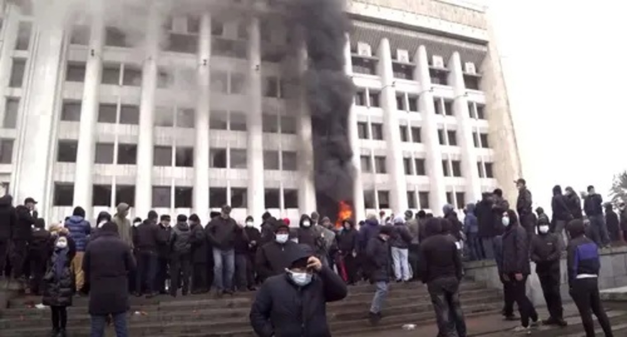 Protests in Kazakhstan, January 2022. Screenshot: https://youtu.be/8zudsvxq_Sg Protests in Kazakhstan, January 2022. Screenshot: https://youtu.be/8zudsvxq_Sg