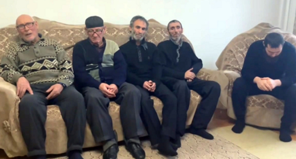 A video appeal made by Tumso Abdurakhmanov's relatives. Screenshot of the video published on Instagram "Чечня онлайн" https://www.instagram.com/p/CYeU4rhgwlC/ A video appeal made by Tumso Abdurakhmanov's relatives. Screenshot of the video published on Instagram "Чечня онлайн" https://www.instagram.com/p/CYeU4rhgwlC/