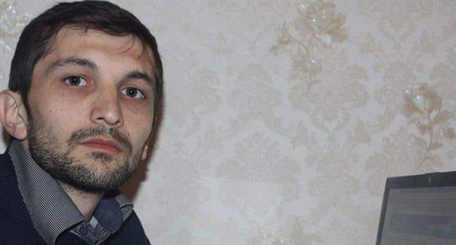 Polad Aslanov. Screenshot: https://doshdu.com/osuzhdennyj-azerbajdzhanskij-zhurnalist-podvergaetsja-davleniju-i-izoljacii-v-tjurme/ Polad Aslanov. Screenshot: https://doshdu.com/osuzhdennyj-azerbajdzhanskij-zhurnalist-podvergaetsja-davleniju-i-izoljacii-v-tjurme/