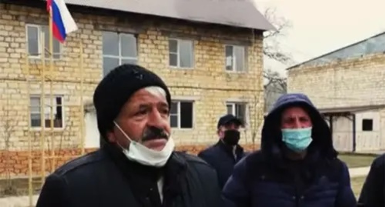 Tenants of the Dagestani “Ogonyok” camp. Screenshot: https://www.youtube.com/watch?v=wt3jPs02pBI Tenants of the Dagestani “Ogonyok” camp. Screenshot: https://www.youtube.com/watch?v=wt3jPs02pBI