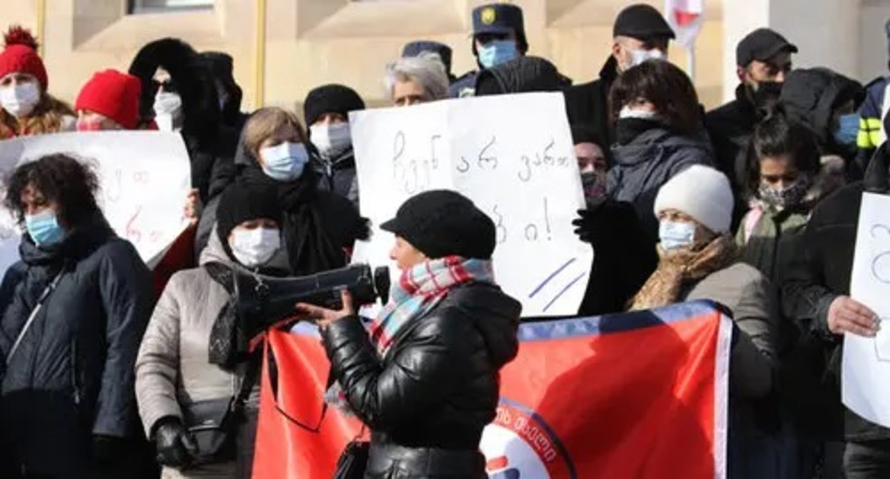 Striking social workers demand meeting with Georgian Prime Minister, January 20, 2022. Photo by Inna Kukudzhanova for the Caucasian Knot Striking social workers demand meeting with Georgian Prime Minister, January 20, 2022. Photo by Inna Kukudzhanova for the Caucasian Knot