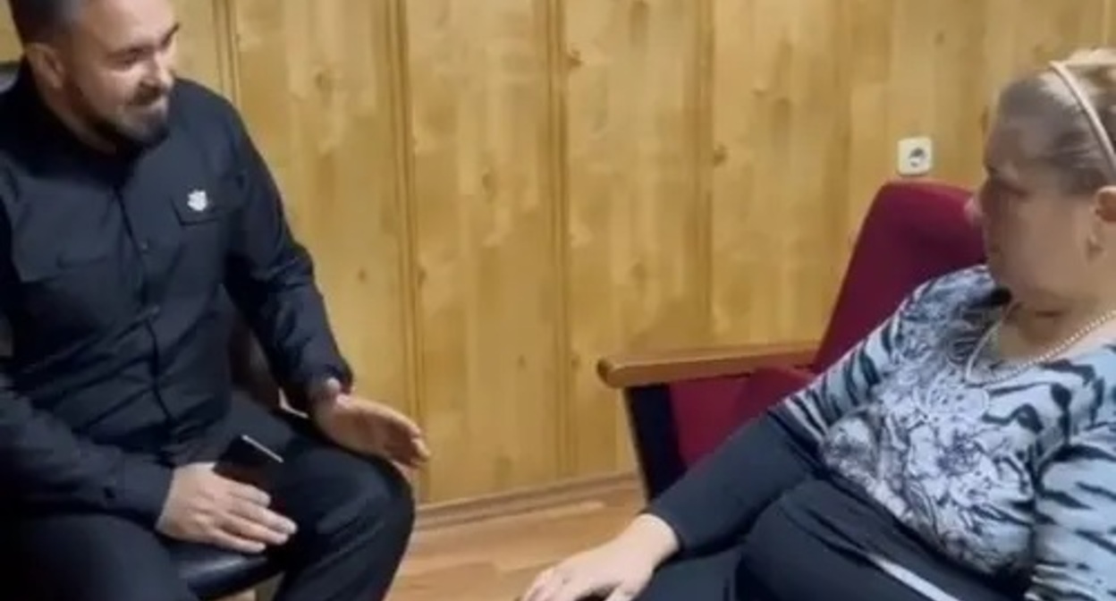 Zarema Yangulbaeva and the Chechen Ombudsperson Mansur Soltaev. Screenshot: https://www.instagram.com/p/CZAL5i5JfKU/
Zarema Yangulbaeva and the Chechen Ombudsperson Mansur Soltaev. Screenshot: https://www.instagram.com/p/CZAL5i5JfKU/