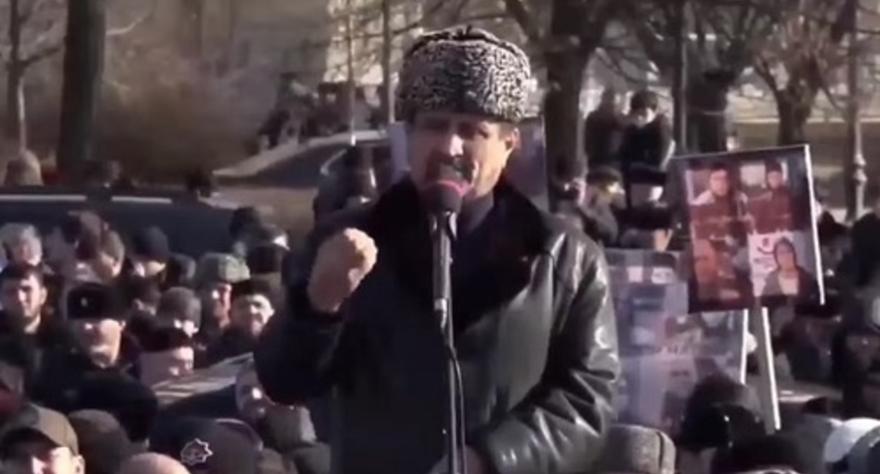 Akhmed Sagov speaks at a rally in Grozny. Screenshot: youtu.be/CSQU74OPo8w Akhmed Sagov speaks at a rally in Grozny. Screenshot: youtu.be/CSQU74OPo8w
