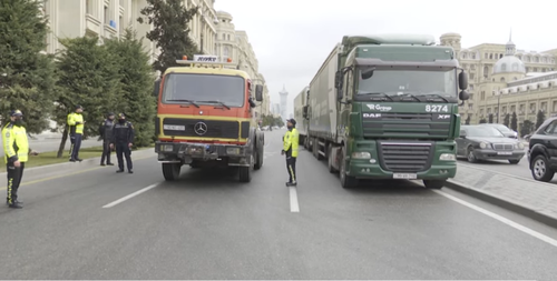 Drivers hold a protest action in Baku. Screenshot: REAL TV https://www.youtube.com/watch?v=NSnED0wYNUA Drivers hold a protest action in Baku. Screenshot: REAL TV https://www.youtube.com/watch?v=NSnED0wYNUA