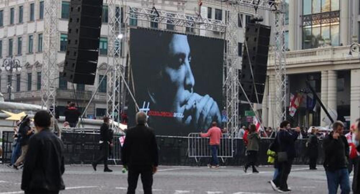 Mikhail Saakashvili's portrait in Freedom Square, Tbilisi. Photo by Inna Kukudzhanova for the "Caucasian Knot" Mikhail Saakashvili's portrait in Freedom Square, Tbilisi. Photo by Inna Kukudzhanova for the "Caucasian Knot"
