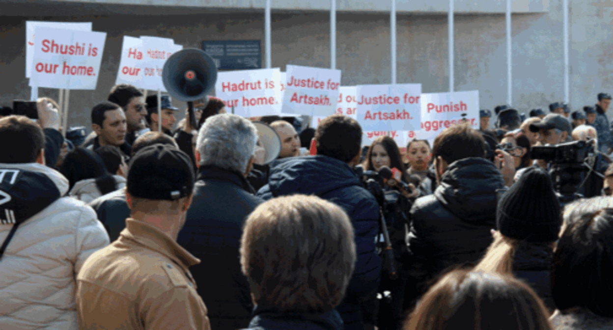 Protesters in front of the building of the Sport & Concert Complex in Yerevan where the "Euronest" sitting was held. Photo by Tigran Petrosyan for the "Caucasian Knot" Protesters in front of the building of the Sport & Concert Complex in Yerevan where the "Euronest" sitting was held. Photo by Tigran Petrosyan for the "Caucasian Knot"