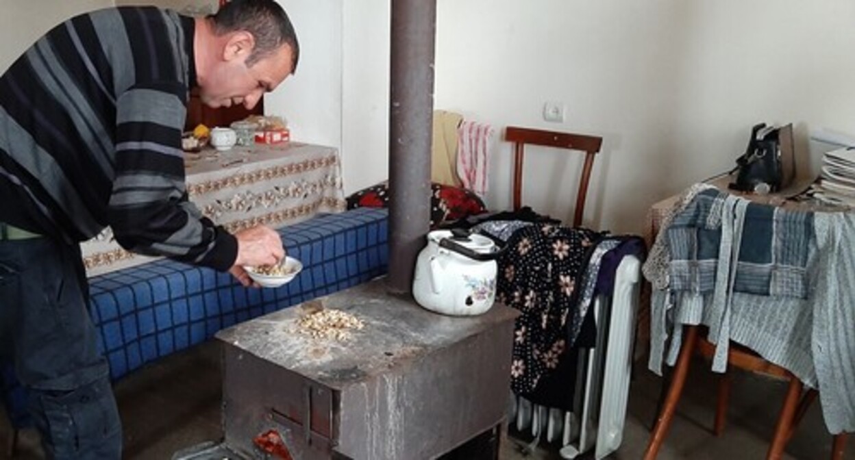 Residents of the village of Nakhchivanik in the Askeran region of Nagorno-Karabakh have to cook and heat themselves with self-made wood-burning stoves. The photo was taken on March 15, 2022 by Alvard Grigoryan for the "Caucasian Knot" Residents of the village of Nakhchivanik in the Askeran region of Nagorno-Karabakh have to cook and heat themselves with self-made wood-burning stoves. The photo was taken on March 15, 2022 by Alvard Grigoryan for the "Caucasian Knot"