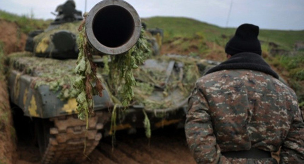 Military vehicles. Screenshot: https://www.5-tv.ru/news/313558/azerbajdzan-obavil-oproryve-linii-oborony-armenii-vnagornom-karabahe/? Military vehicles. Screenshot: https://www.5-tv.ru/news/313558/azerbajdzan-obavil-oproryve-linii-oborony-armenii-vnagornom-karabahe/?