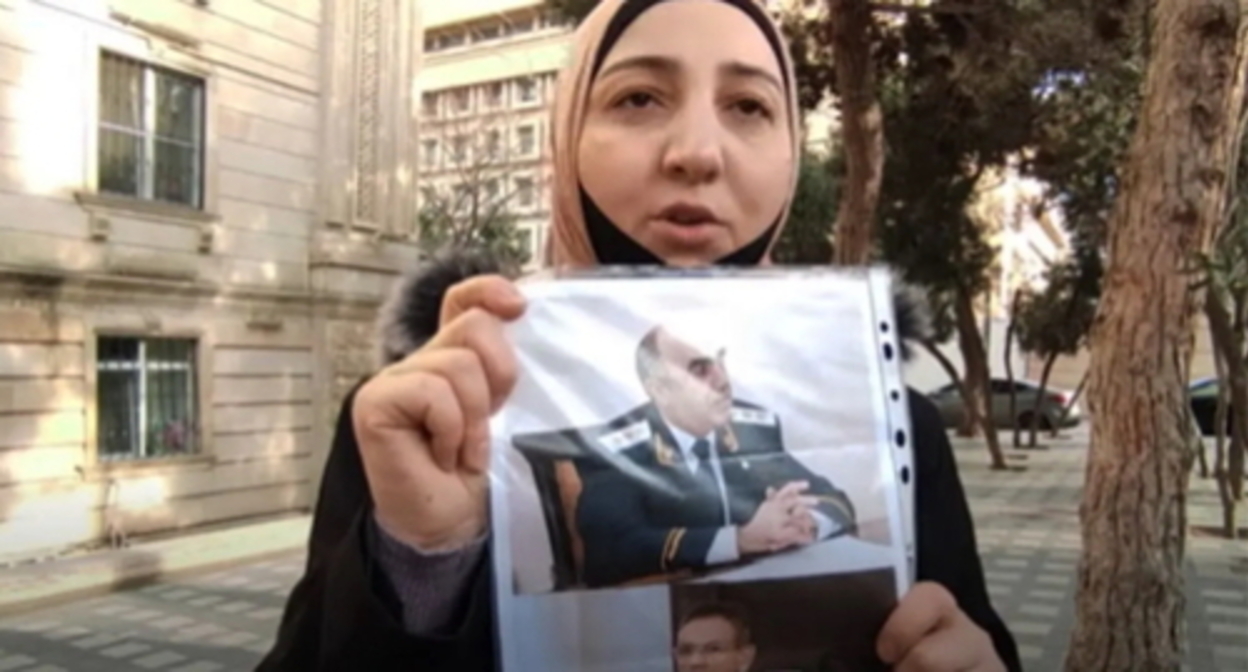 Gyulmira Aslanova, the wife of Polad Aslanov, a journalist, at a protest action. Screenshot of the video https://www.youtube.com/watch?v=EWOkpKJ25aY Gyulmira Aslanova, the wife of Polad Aslanov, a journalist, at a protest action. Screenshot of the video https://www.youtube.com/watch?v=EWOkpKJ25aY