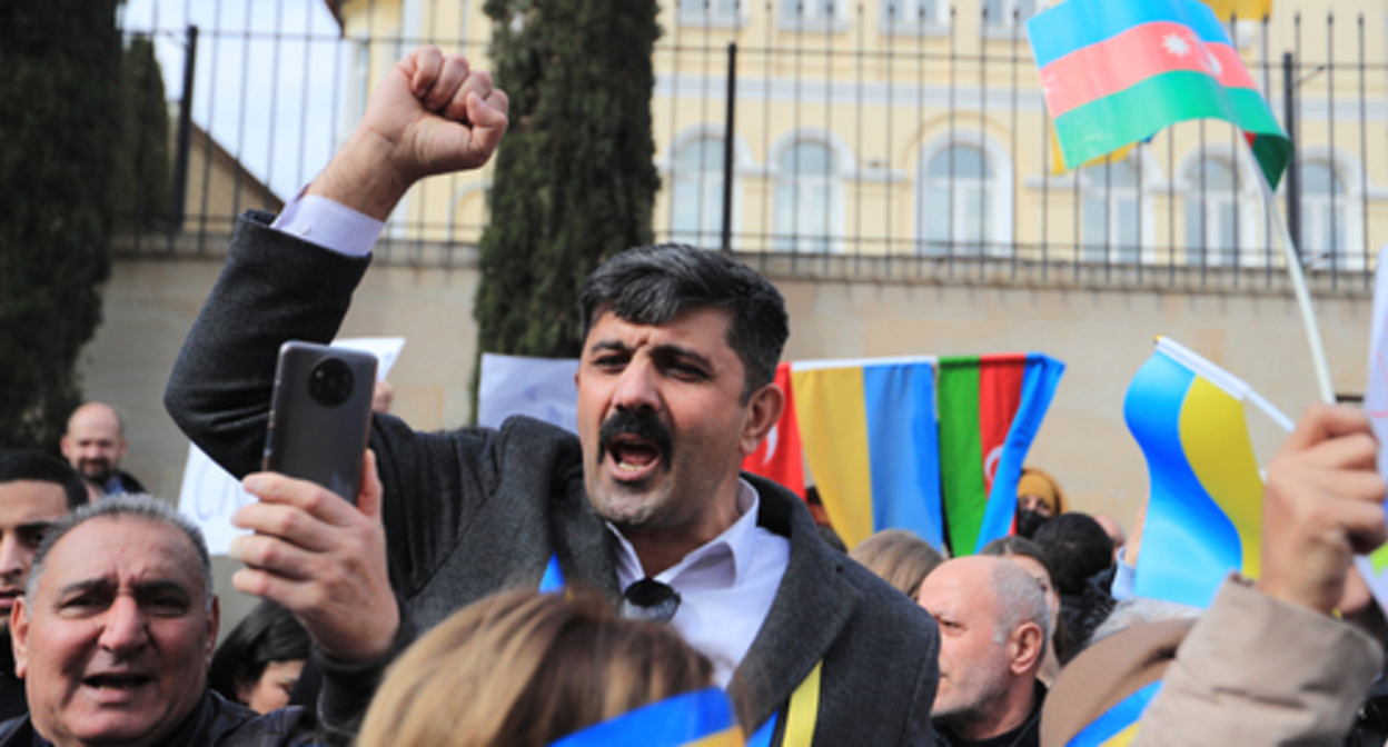 Participant of a protest action in Azerbaijan. Photo by Aziz Karimov for the "Caucasian Knot" Participant of a protest action in Azerbaijan. Photo by Aziz Karimov for the "Caucasian Knot"