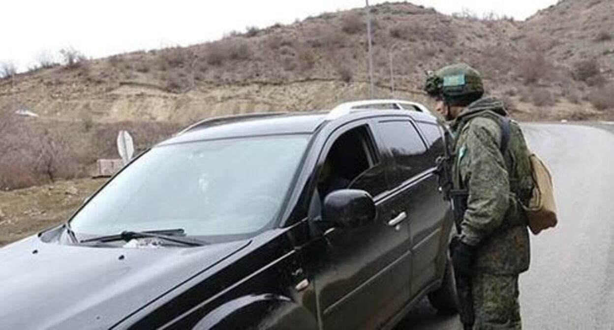Russian peacekeeper inspects a car on the road. Photo: press service of the Ministry of Defence of Russia. https://mil.ru/images/upload/2019/posdo550.jpg Russian peacekeeper inspects a car on the road. Photo: press service of the Ministry of Defence of Russia. https://mil.ru/images/upload/2019/posdo550.jpg