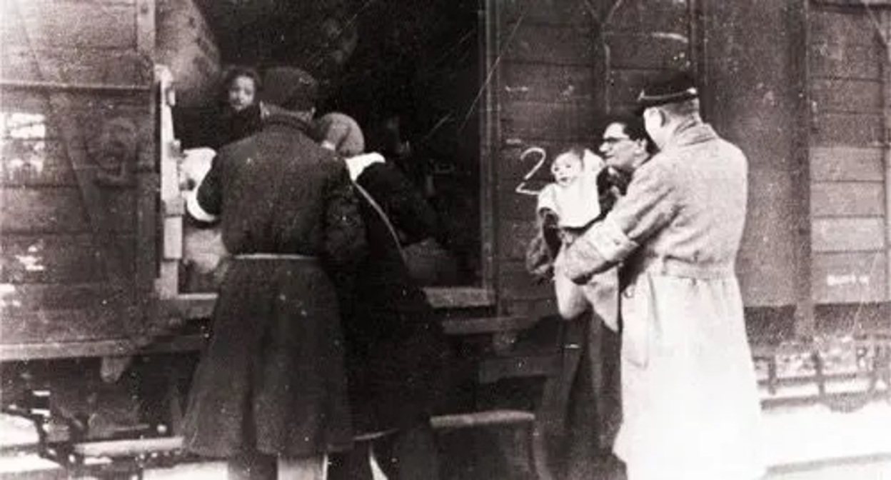Deportation of the Karachay people. Photo: Фото http://karachai.ucoz.ru Deportation of the Karachay people. Photo: Фото http://karachai.ucoz.ru