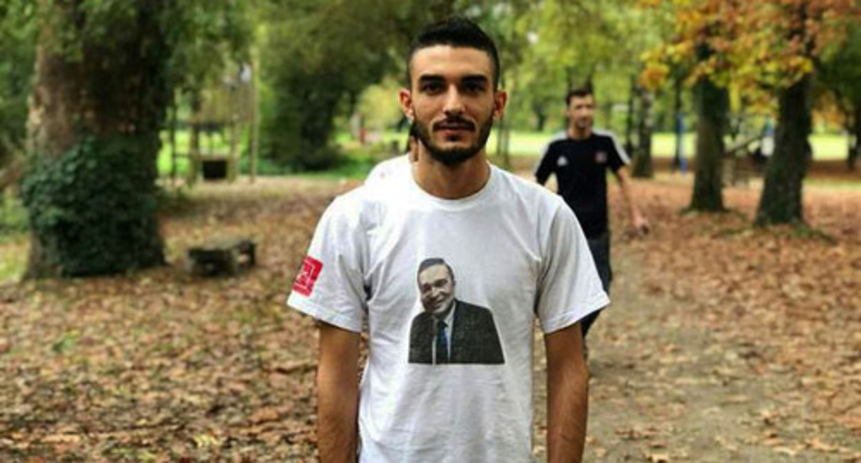 Blogger Mukhammed Mirzali. Screenshot: http://www.massa.az/news/az/4998/arestovan-zyat-blogera-kotoryj-nahoditsya-v-politemigracii Blogger Mukhammed Mirzali. Screenshot: http://www.massa.az/news/az/4998/arestovan-zyat-blogera-kotoryj-nahoditsya-v-politemigracii