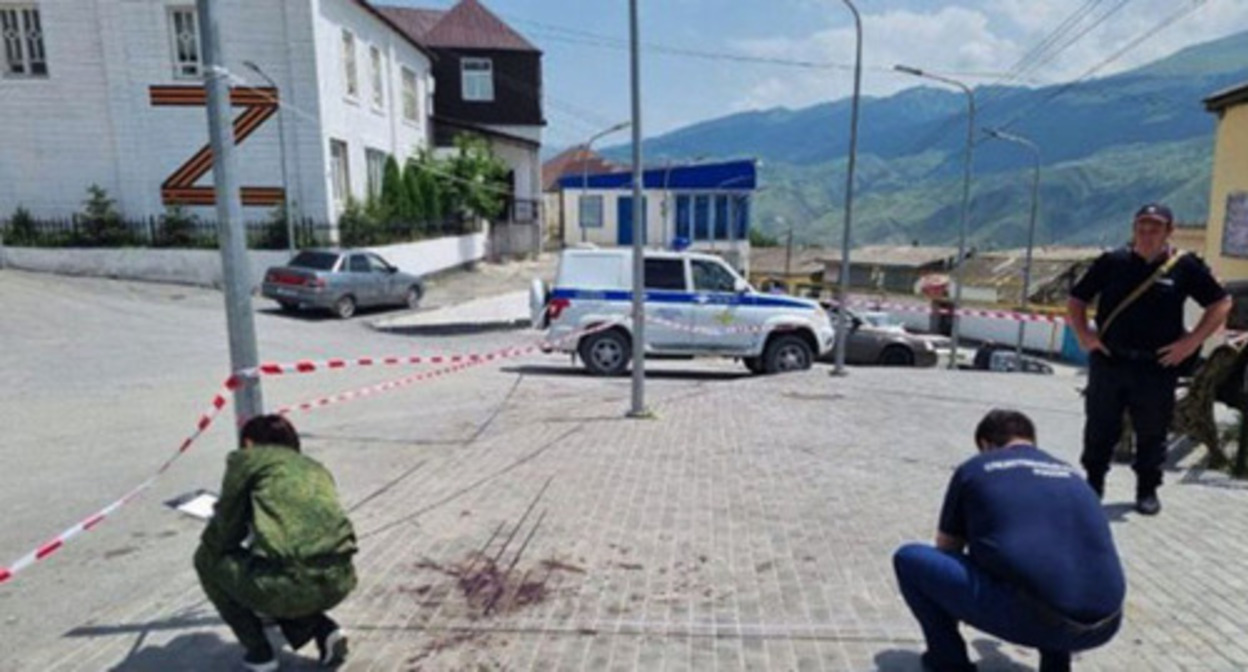 Law enforcers at the site of the mass brawl in the village of Botlikh. Photo by the press service of the Investigation Department of Russia's Investigation Committee for Dagestan Law enforcers at the site of the mass brawl in the village of Botlikh. Photo by the press service of the Investigation Department of Russia's Investigation Committee for Dagestan