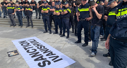 Action of supporters of the European integration in front of the building of the government of Georgia. Photo: Shame Movement/FB* Action of supporters of the European integration in front of the building of the government of Georgia. Photo: Shame Movement/FB*