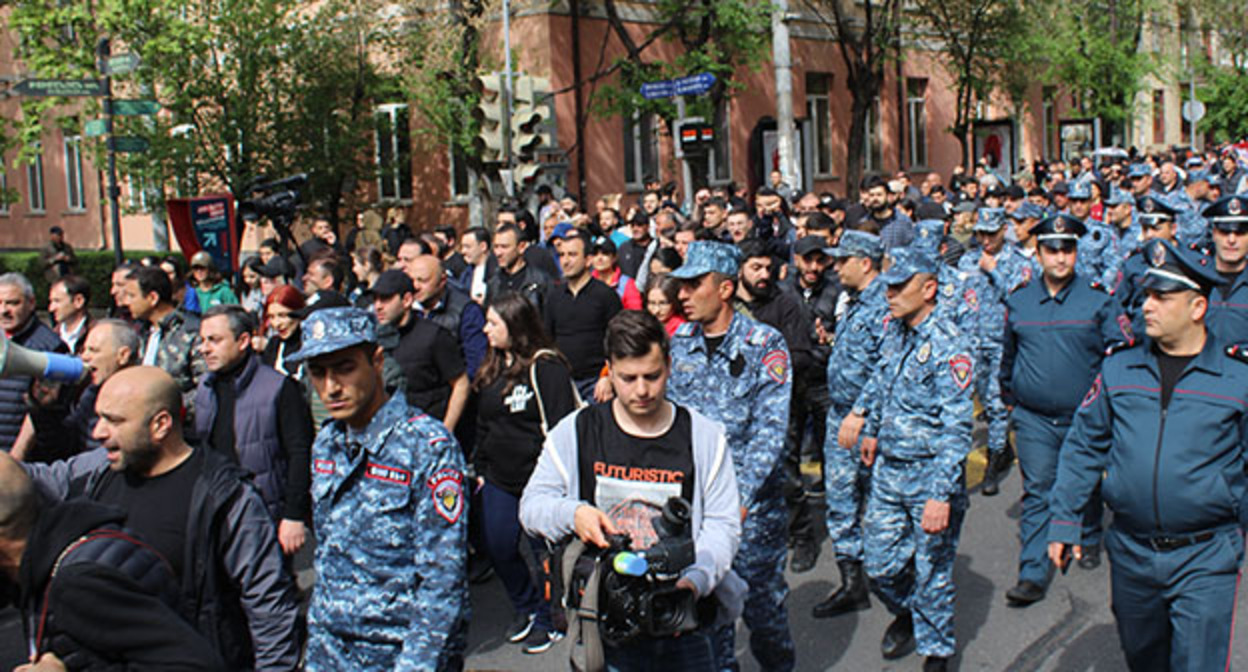 Participants of a protest action in Yerevan, May 2022. Photo by Tigran Petrosyan for the Caucasian Knot Participants of a protest action in Yerevan, May 2022. Photo by Tigran Petrosyan for the Caucasian Knot